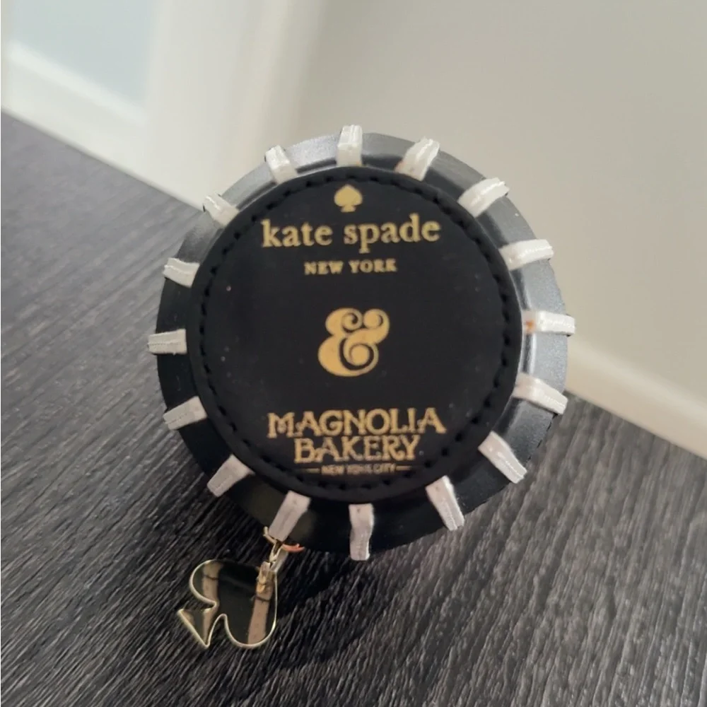 Kate Spade Magnolia Bakery Cupcake Coin Purse - Picture 2 of 3